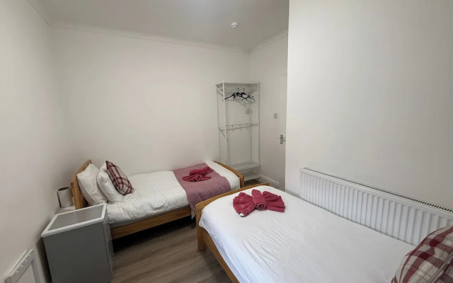 Blackpool - Apartment - Sleeps 6- Coastal Stay