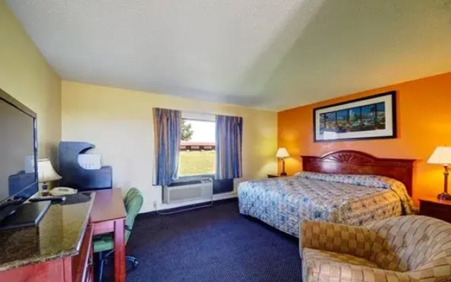 American Best Inn By OYO I-35 Perry near Lake McMurtry