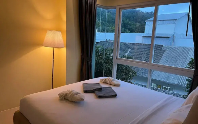 6-35 - 3 Bdr Condo With Balcony and Shared Pool