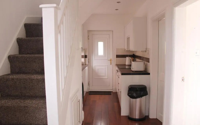 Cosy 3 bedroom house in quiet residential area