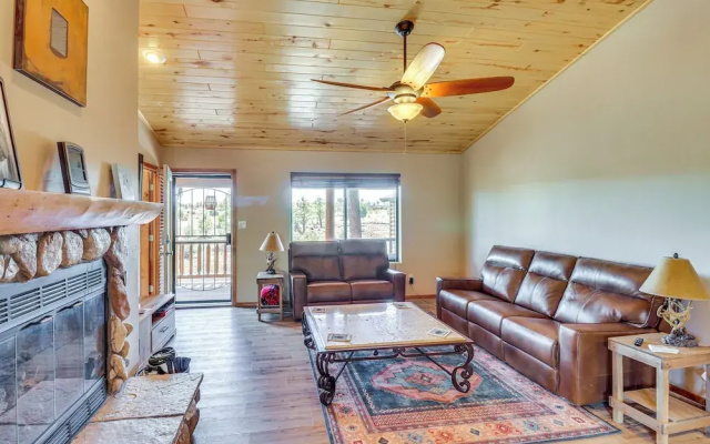 Near Lakes & Trails: Pet-friendly Cabin in Arizona
