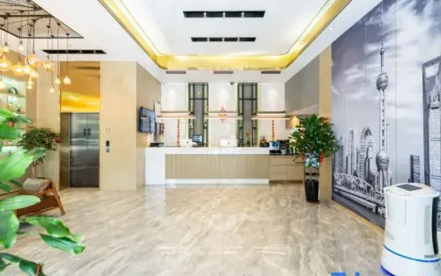 Waiting Hotel(Shanghai Xujiahui Stadium)