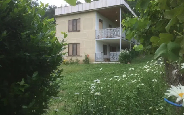 House on Molodezhnaya 12