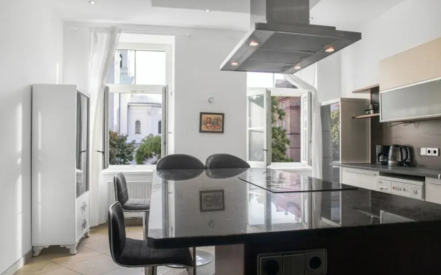 Spacious 7BR Apartment Hauptbahnhof
