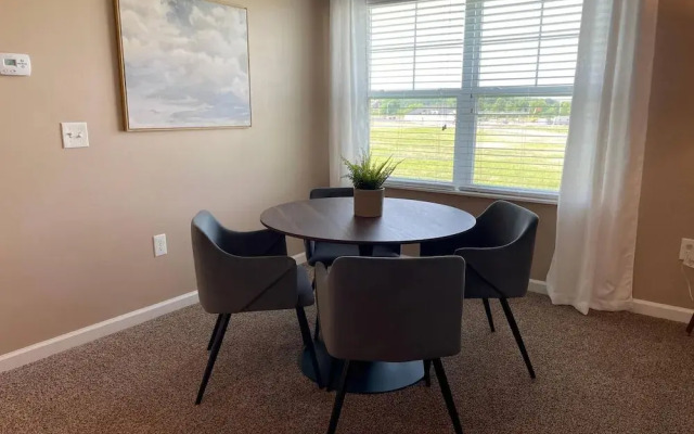 Cozy Dublin Penthouse 2BR W D Wifi
