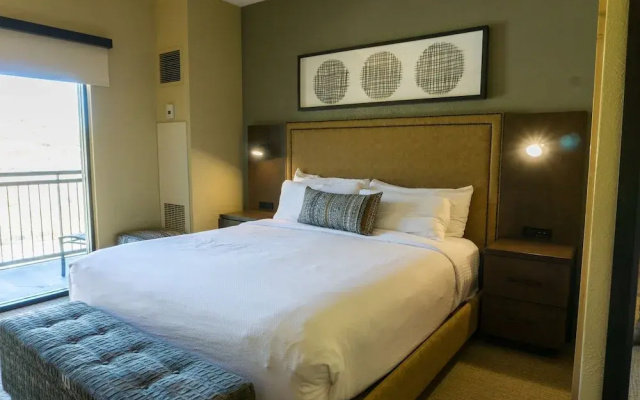 Grand Summit Hotel Spacious Family Suite by RedAwning