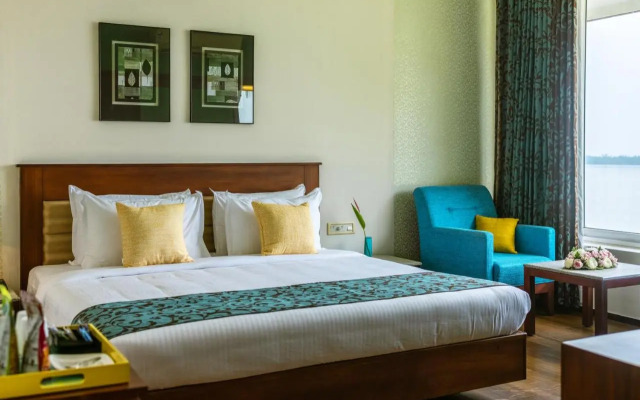 BLUSALZ MANOR Waters Edge Kochi