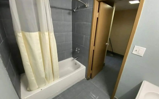 Economy Inn North Randall