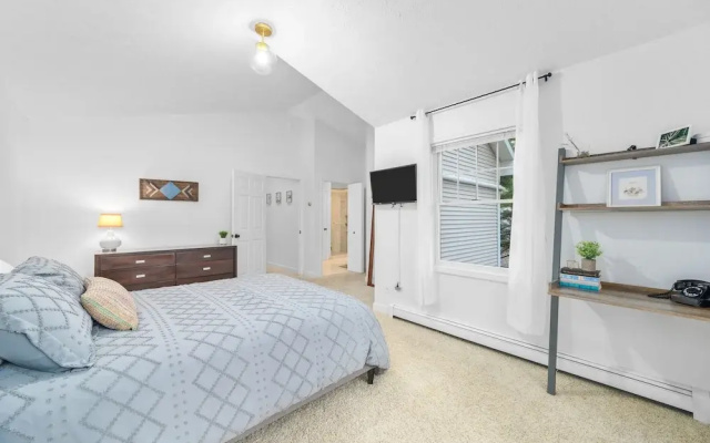 Gorgeous 2BDR Home near Downtown