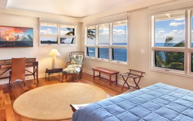 Whalers Cove Oceanfront Resort