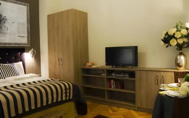 Golden Stars Deluxe Budapest Apartment