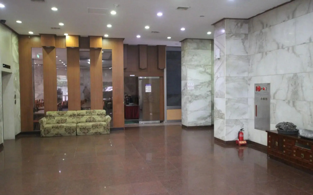Hotel New World