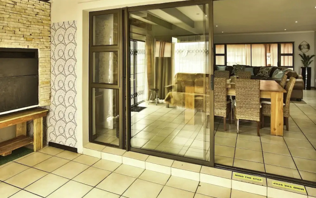 Casa Bella 6 Sleeper Langebaan
