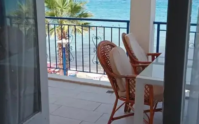 Room in House - 2 Bedroom House Ladies Beach