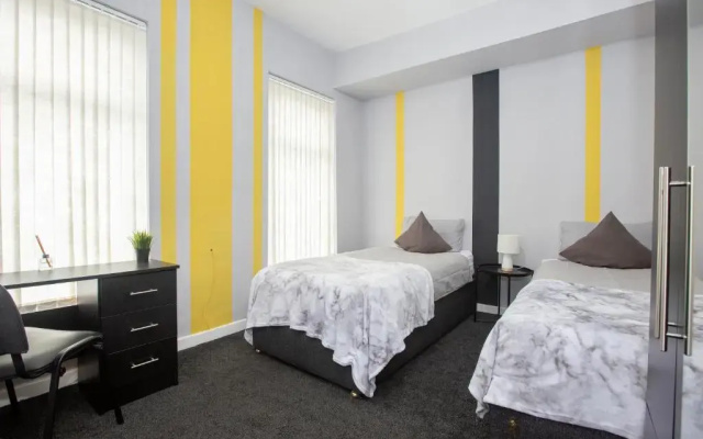 Entire 5 Bed House - Weekly Discounts - By Centre