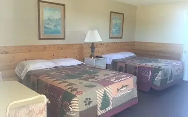 Smokey Hollow Motel & Resort