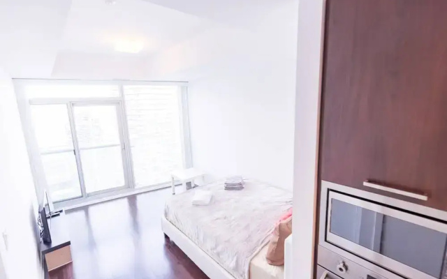 New! Serenity Stay With Lakeshore View. 50+ Floor