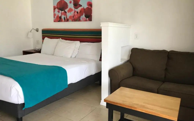 Sandyland Reef Inn