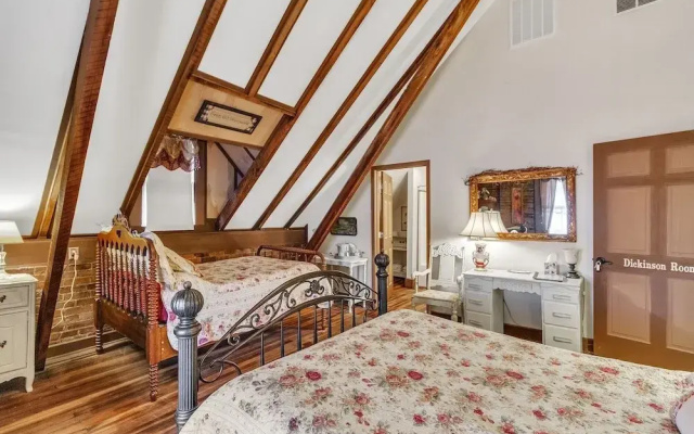Dickinson Room by Main Street Bed & Breakfast