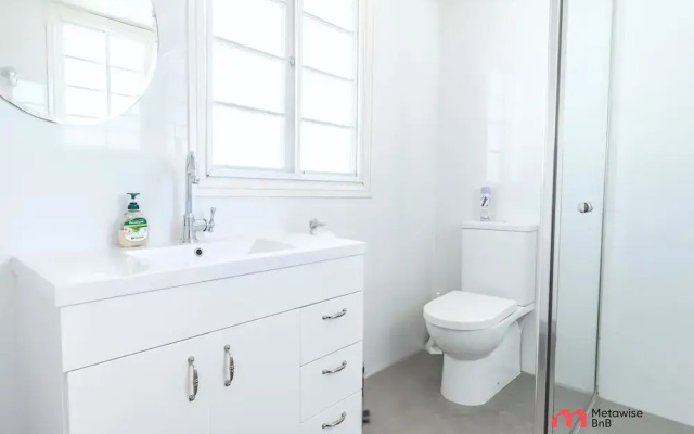 Metawisebnb Waterfront 3BR Coastal Escape