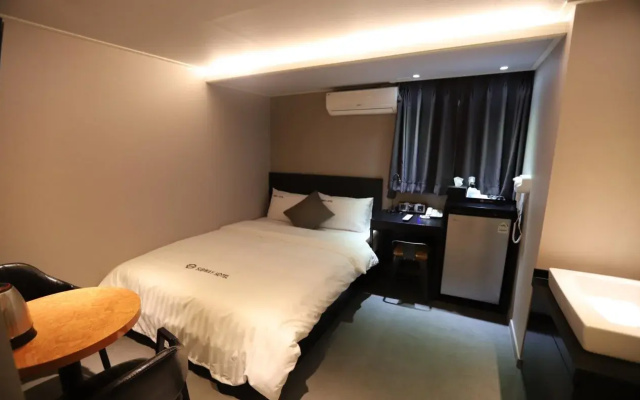 Subway Hotel