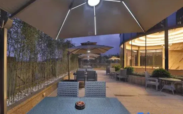Xing Too Peng Ya Hotel（Buji Da Fen Metro Station Oil Painting Village Store)
