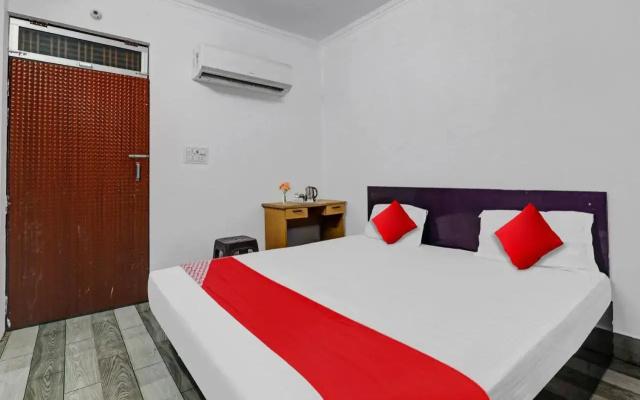 OYO Flagship 80648 Hotel Aastha