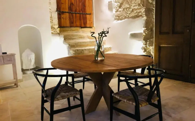 The courtyard episkopi guest houses