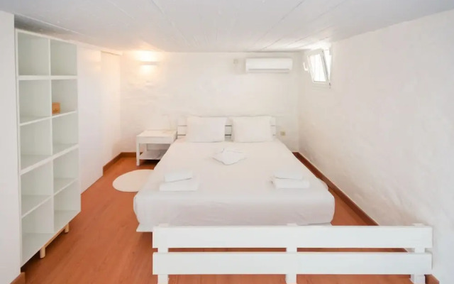 White Sun maisonette overlooking the sea
