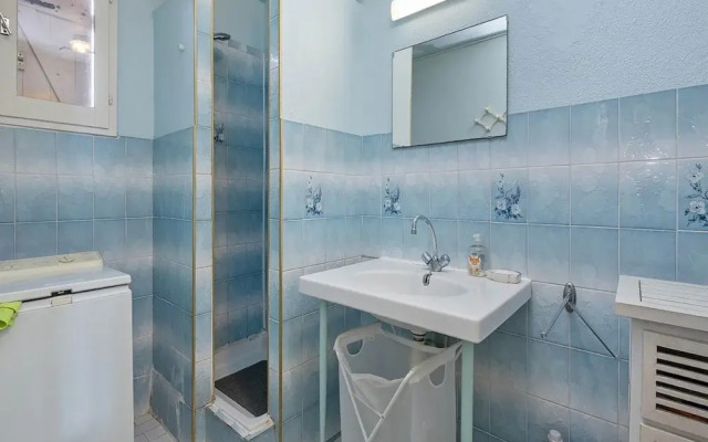 Seaside Family Apartment in Agde