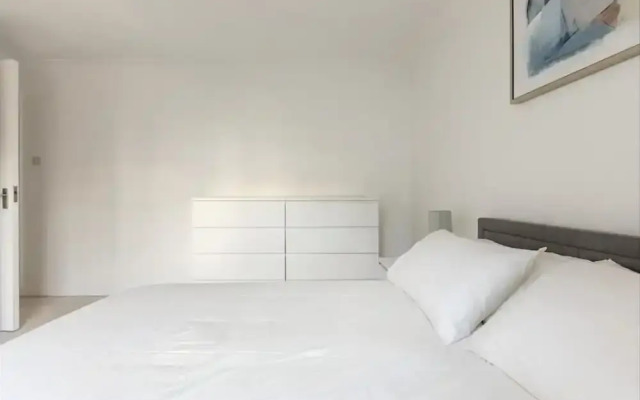 Spacious 1 bed Apartment With Parking & Balcony!