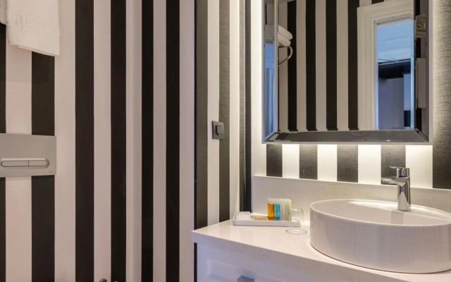 Motif Hotel