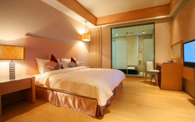 Crownshine Resort