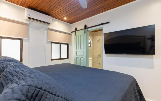 Flamingo Marina Cove 404- Oceanfront condo