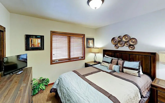 Ski-in/Walk-out Breckenridge Condo by RedAwning