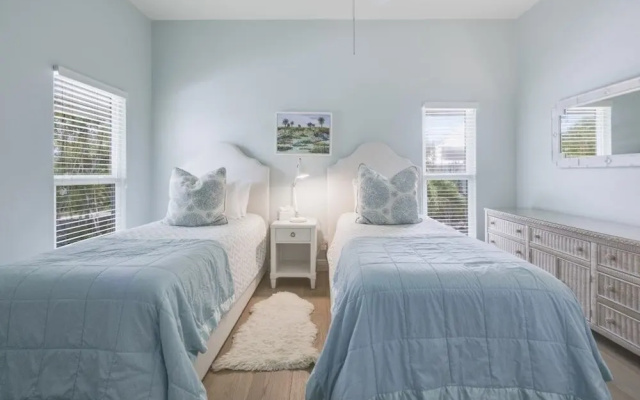 Arcadia-stunning Gulf Front Beauty! 4 Bedroom Home by RedAwning