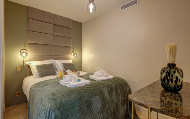 Superb AC Apartment Champs de Mars Eiffel Tower