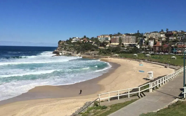 BRON455B - Bronte Beach House with Ocean Views