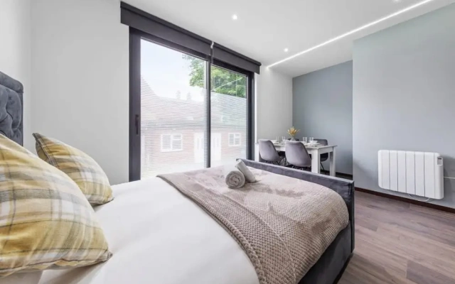 Luxury Sleeps 4 Studio Flat