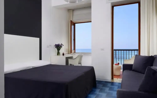 Hotel La Playa