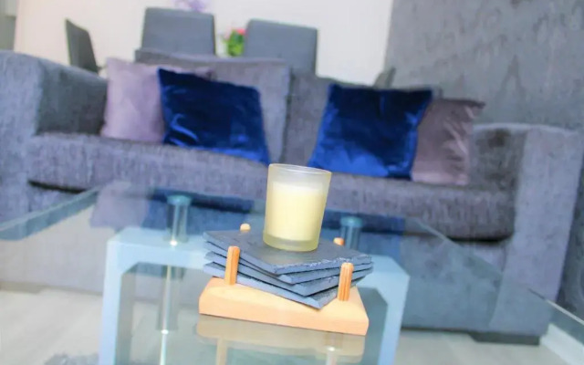 Beautiful 3 bed house Sleeps 6 Free Parking!