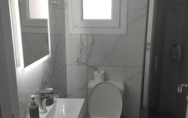 Sleek & Sunny Athenian Penthouse 5min from metro
