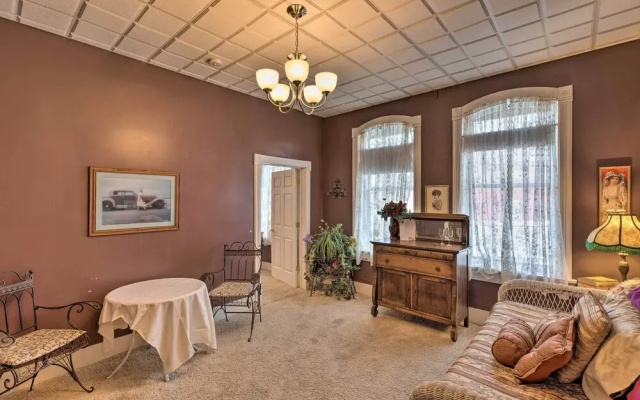 Pet-friendly Apt: 2 Blocks to Riverside Park!