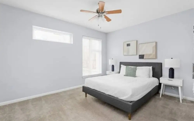 CozySuites TWO Stylish Apts Monument Cir
