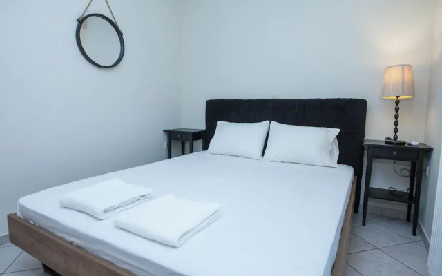 Elegant Spacious 2 Bd Apt in Petralona