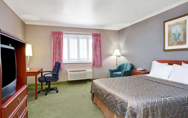 Days Inn by Wyndham West Covina