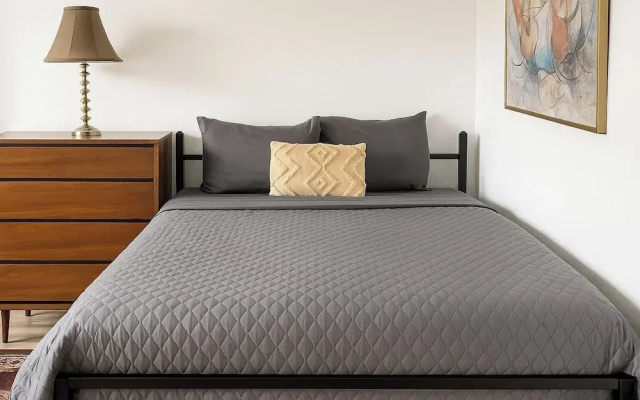 Detroit 4BR Home Bathtub & Pet Friendly Stay