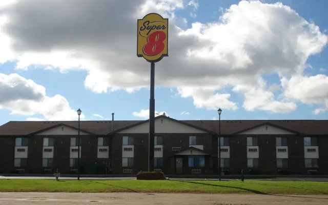 Super 8 Perham