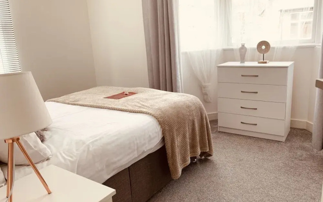 Elthorne Luxury Apartments - Uxbridge