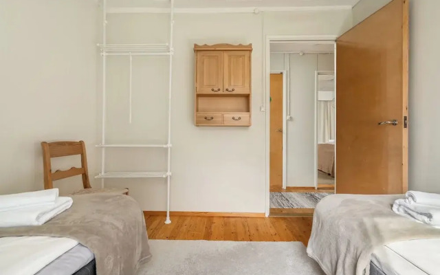 Spacious 3BR House - River View & Sauna
